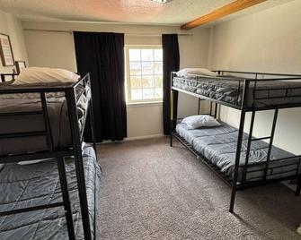 Charming 2-bedroom apartment in lovely downtown Beaver with WiFi - Beaver - Ložnice