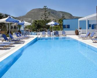 Dimitris Villa - Kamari - Pool