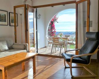 Lovely apartment with great views to the sea - 5 min from the beach! - Es Mercadal - Sala de estar