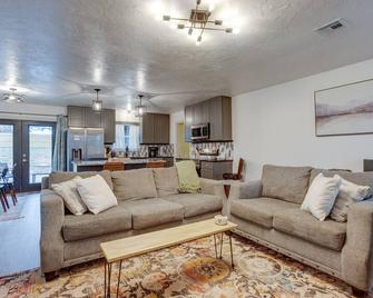 Chandler Vacation Rental on Route 66, Near Casino - Chandler - Sala de estar