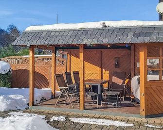 2 Bedroom Cozy Apartment In Finnentrop - Finnentrop - Patio