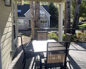 Luxury 4 Bedrooms House in Neskowin South Beach. - Neskowin - Balcón