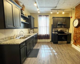 Dottie's Place in Heart of Historic Roscoe Village - Coshocton - Kitchen