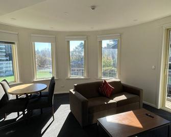 South Yarra Central Apartment Hotel - Melbourne - Living room