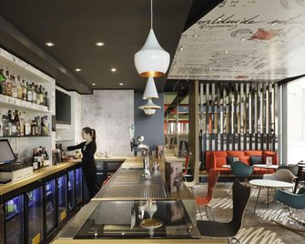 倫敦碼頭區卓越宜必思酒店 - 倫敦 - 酒吧