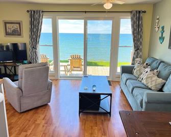 Cozy Lake Ontario Waterfront Breathtaking Views! - Pulaski - Wohnzimmer