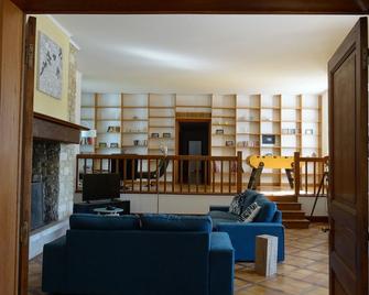 Mansion and unusual maisonette in the Double - Servanches - Sala de estar