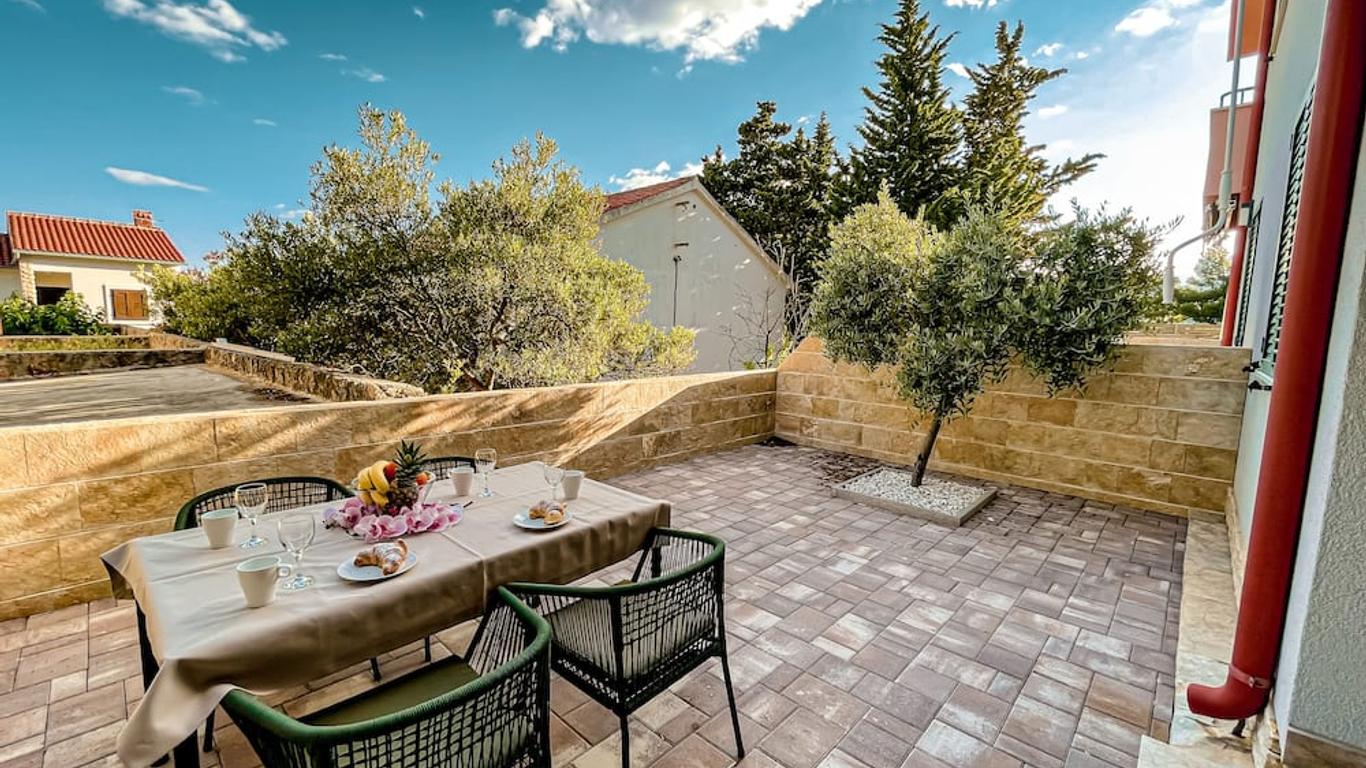 Pinia Apartments Bol