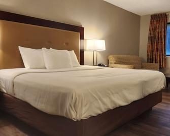 Econo Lodge Inn and Suites - Warsaw - Bedroom