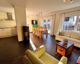 Ferienhaus Wellenläufer - Breege - Sala de estar