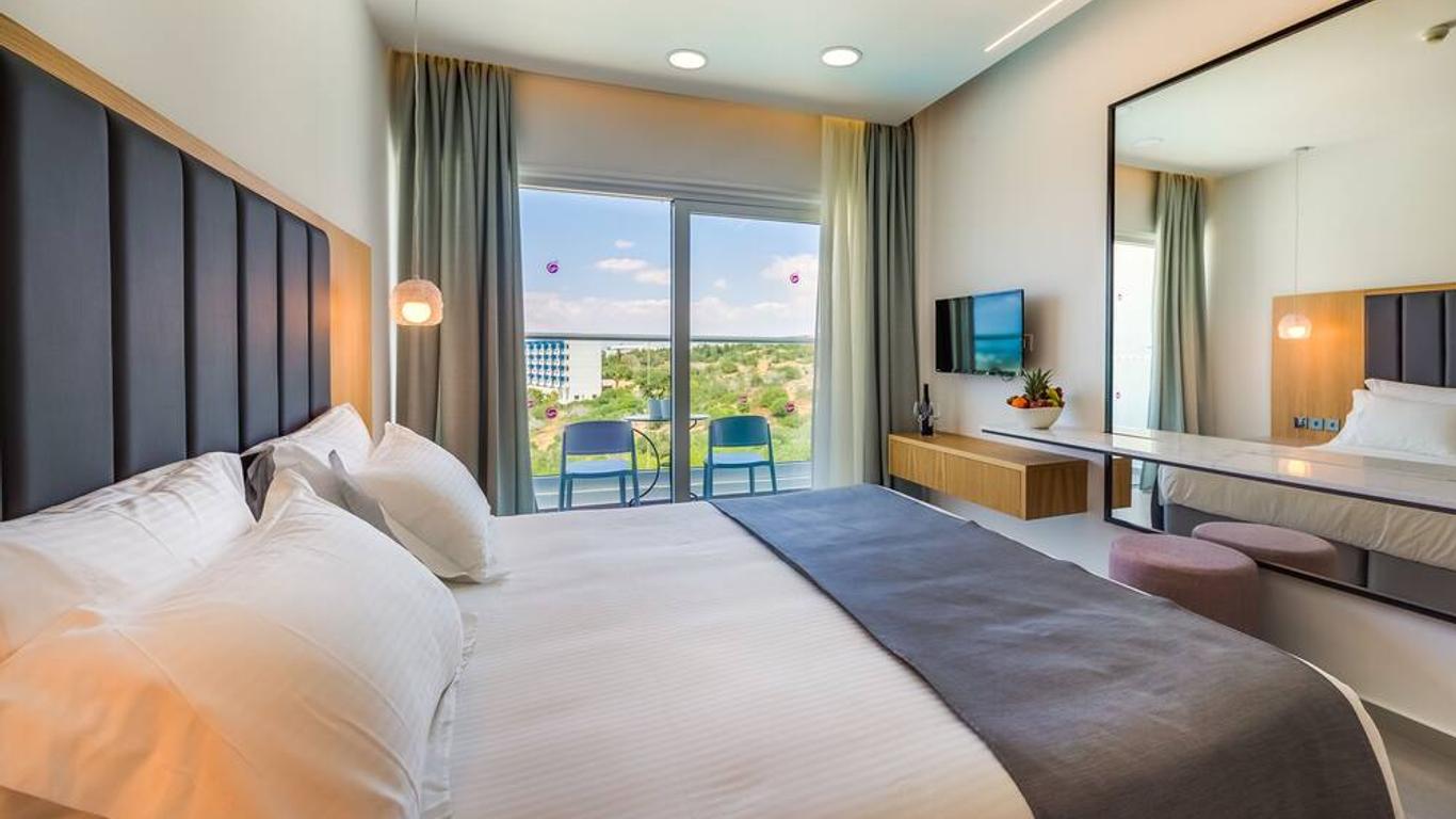 Napa Mermaid Hotel & Suites