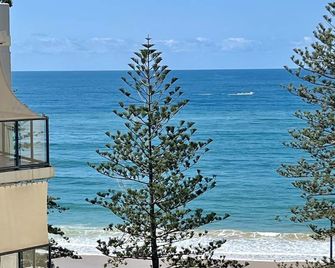 Top Floor Beachside Apartment in the Heart of Mooloolaba - Mooloolaba - Beach