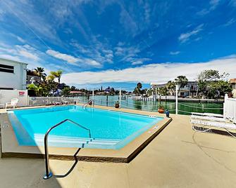 Waterfront Condo - Dolphin sightings-Walk to beach - St. Petersburg - Pool