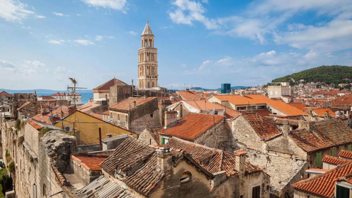 إن ذا بالاس