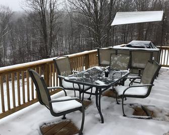 All American Cabin with plenty of parking - Heath - Balcony