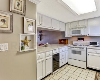 Oceanview Condo w Deck - Fernandina Beach - Kök