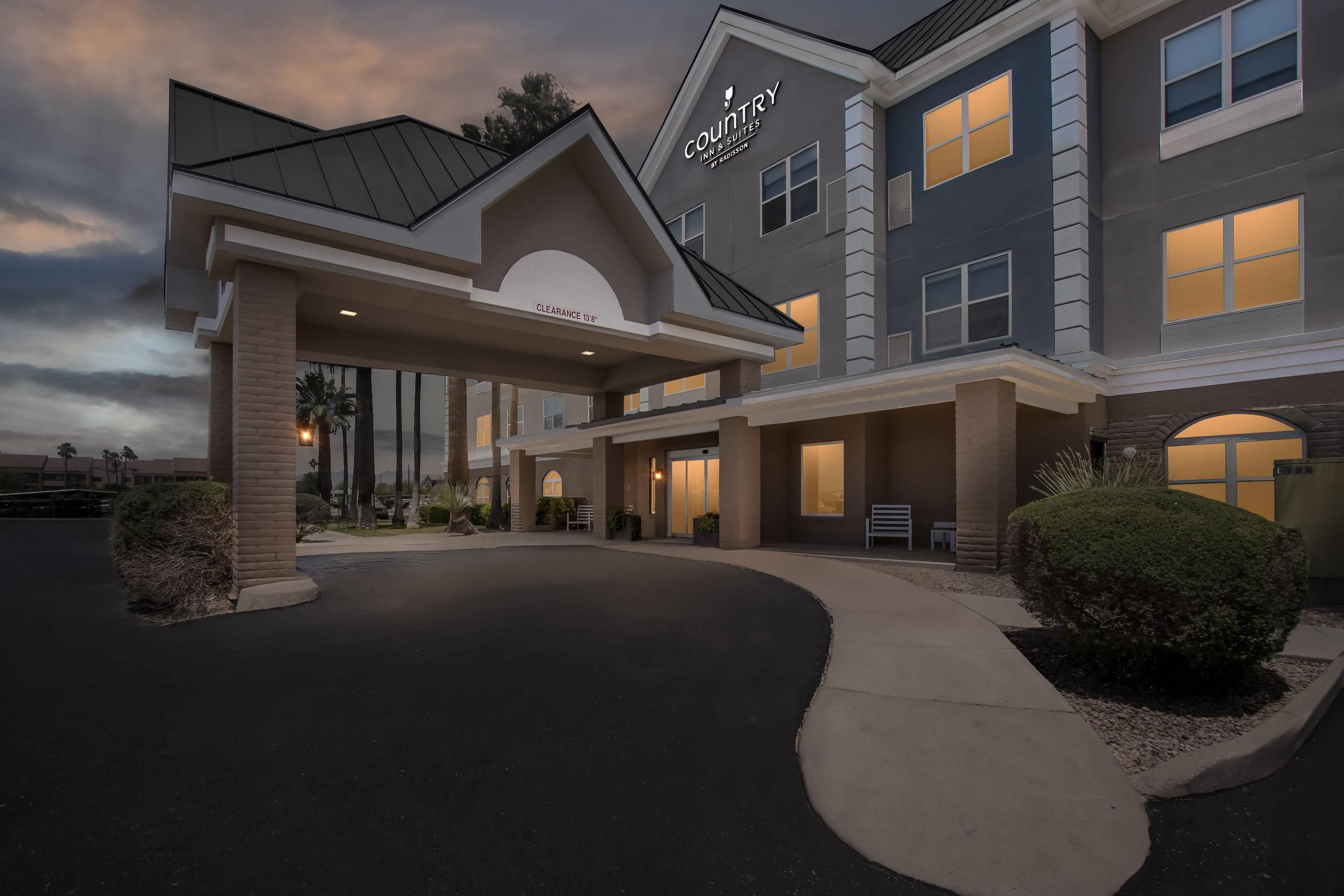 Country Inn & Suites by Radisson, Tucson Air, AZ - טוסון - בניין