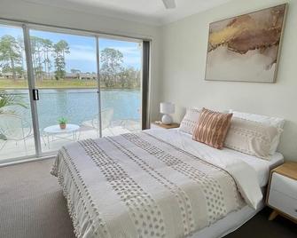 Tranquil Oasis on Pine Lake - Elanora - Bedroom