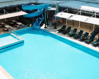 Beso Beach Hotel - Camyuva - Piscina