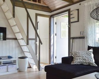 Lovely Home in Straengnaes With Kitchen - Strängnäs - Sala de estar