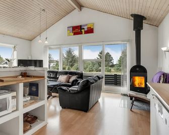 Stunning Home In Loegstoer With Wifi - Løgstør - Sala de estar