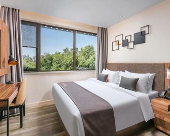 Home Inn Plus Hangzhou West Lake Lakeside Hefang Pedestrian Street - האנגג'ואו - חדר שינה