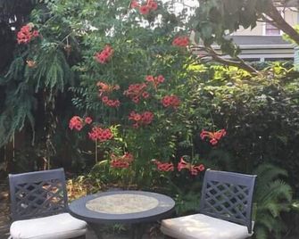 Studio in Charming Manor near DT, Free Parking - 維多利亞 - 天井