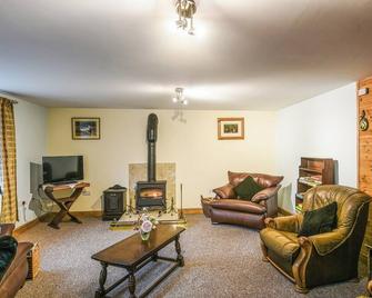 Maltkiln Court - Nantwich - Living room