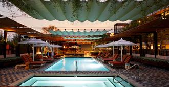 揚升上城飯店 - 僅供成人入住 - 鳳凰城 - 游泳池