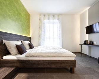 eee hotel Traun - Traun - Dormitor