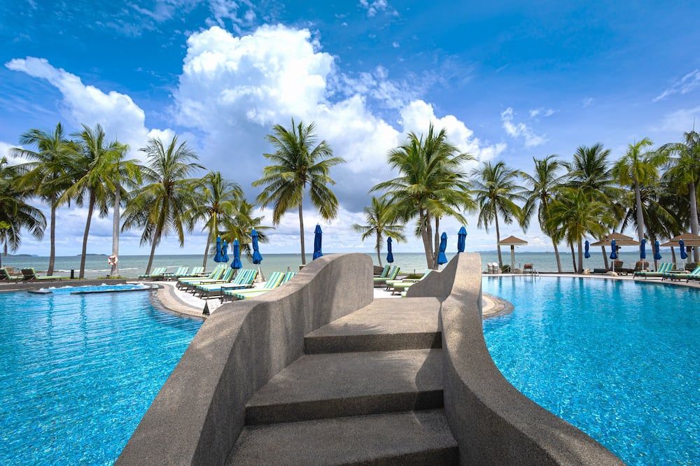 رويال وينج سويتس آند سبا باتايا