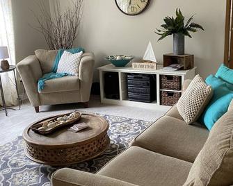Private Sugar Lake Retreat With Beautiful Views - Deer River - Living room