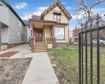 Mexicantown Detroit 2br | Sleeps 7 + Wifi - Detroit - Buiten zicht