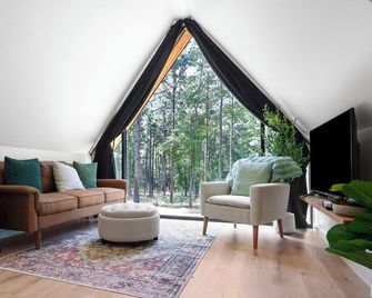 Coldwater Cove - New Zook Cabin on 19 Acres - Elberton - Living room