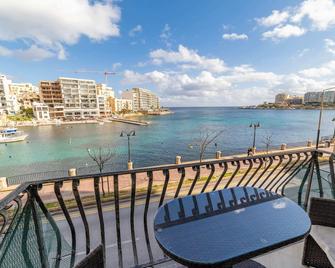 Superb views of Spinola Bay in Heart of StJulians-hosted by Sweetstay - San Julián - Balcón