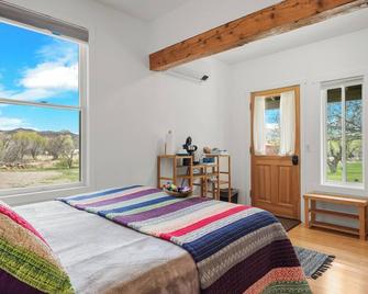 River Stone Inn & Gallery - Tropic - Bedroom