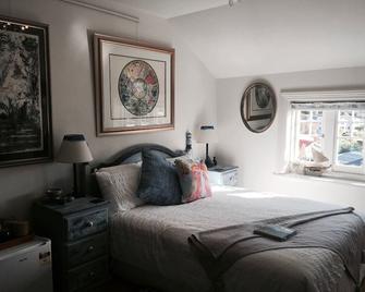Assemblage Boutique Art B & B - Hobart - Bedroom