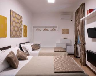 L'Insolita Reggia - Caserta - Camera da letto
