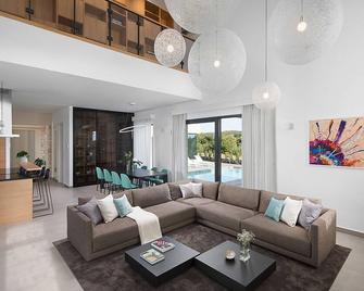 Opulent Istria Villa 4 Bedrooms Villa Vita Indoor & Outdoor Pool Sauna - Bale - Living room