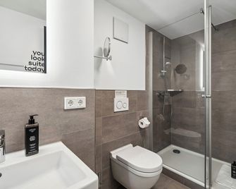 limehome Kassel Wilhelmsstraße - Kassel - Bathroom