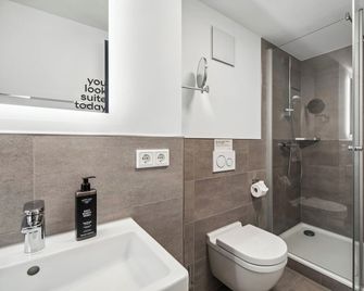 limehome Kassel Wilhelmsstraße - Kassel - Bathroom
