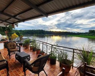 Tortuguero Adventures เกสต์เฮาส์ - ทอร์ทูกัวโร - ระเบียง