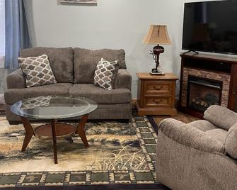 'Nora's Nest' on the Outlet of Chautauqua Lake, also known as Chadakoin River - Jamestown - Wohnzimmer