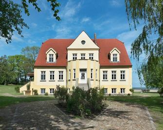 Gut Grubnow - Trent - Building