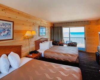 Quality Inn & Suites Beachfront - Mackinaw City - Bedroom