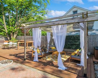 Stylish Hudson Valley Gem with Pergola Lounge - Peekskill - Патіо