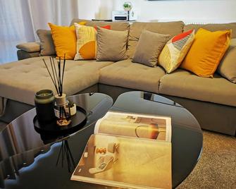Charming London House with 3 Bedrooms near O2Arena - London - Living room