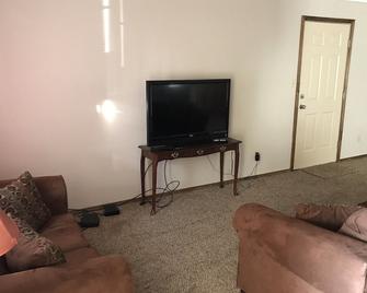 1103 S Boston Place brLake Dardanelle, Mt. Nebo, and Arkansas Nuclear One - Russellville - Living room