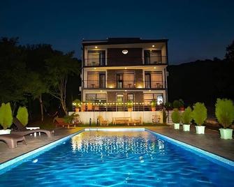 Hotel Villa Lapa - Telavi - Pool