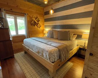 Just A Stone's Throw Cabin \nfrom Eminence, Jacks Fork, & Cross County Trail Ride - Eminence - Habitación